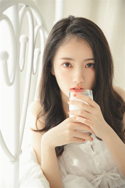 揭秘网络时代的情感与欲望：数字世界中的爱与挑战